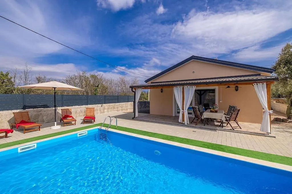 Holiday home Kuca Za Odmor Aslan S Bazenom Villa Gostinjac